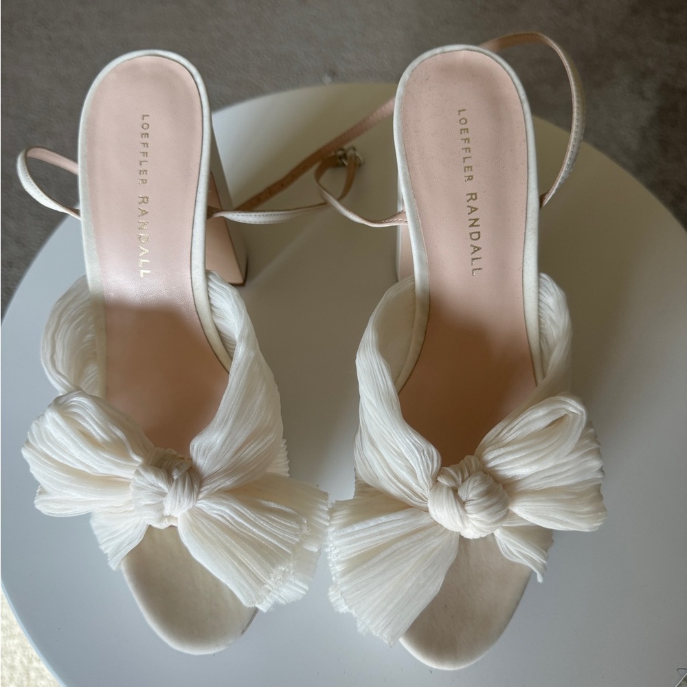 Loeffler Randall Natalia Pearl Platform Bow Heel in White - size 8